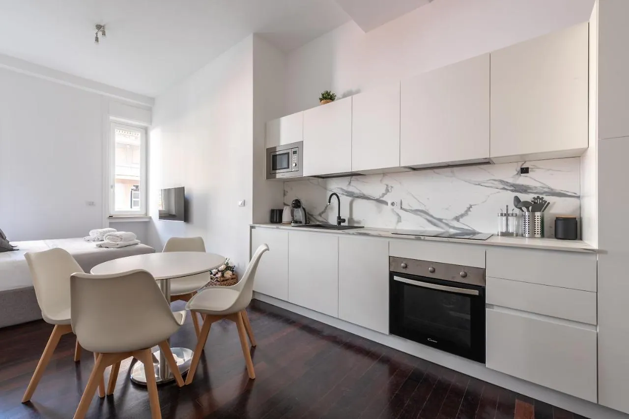We Home - Bandello House, Corso Magenta Milano 0*,  Italia