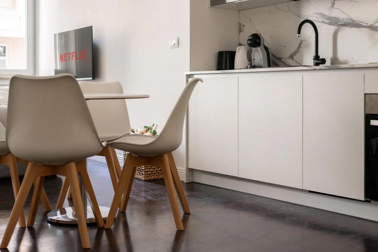 We Home - Bandello House, Corso Magenta Milano 0*,  Italia
