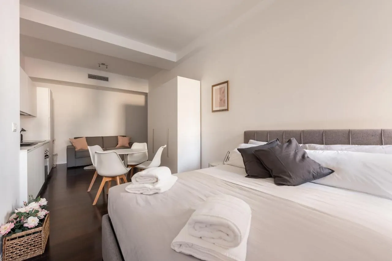 We Home - Bandello House, Corso Magenta Milano Italia